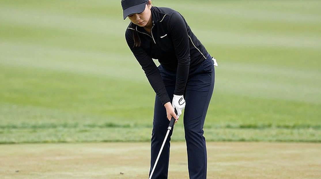 Khi bóng golf đập trúng con chim giả: Ranh giới mỏng manh giữa Luật 11.1 và Quy tắc địa phương F-23