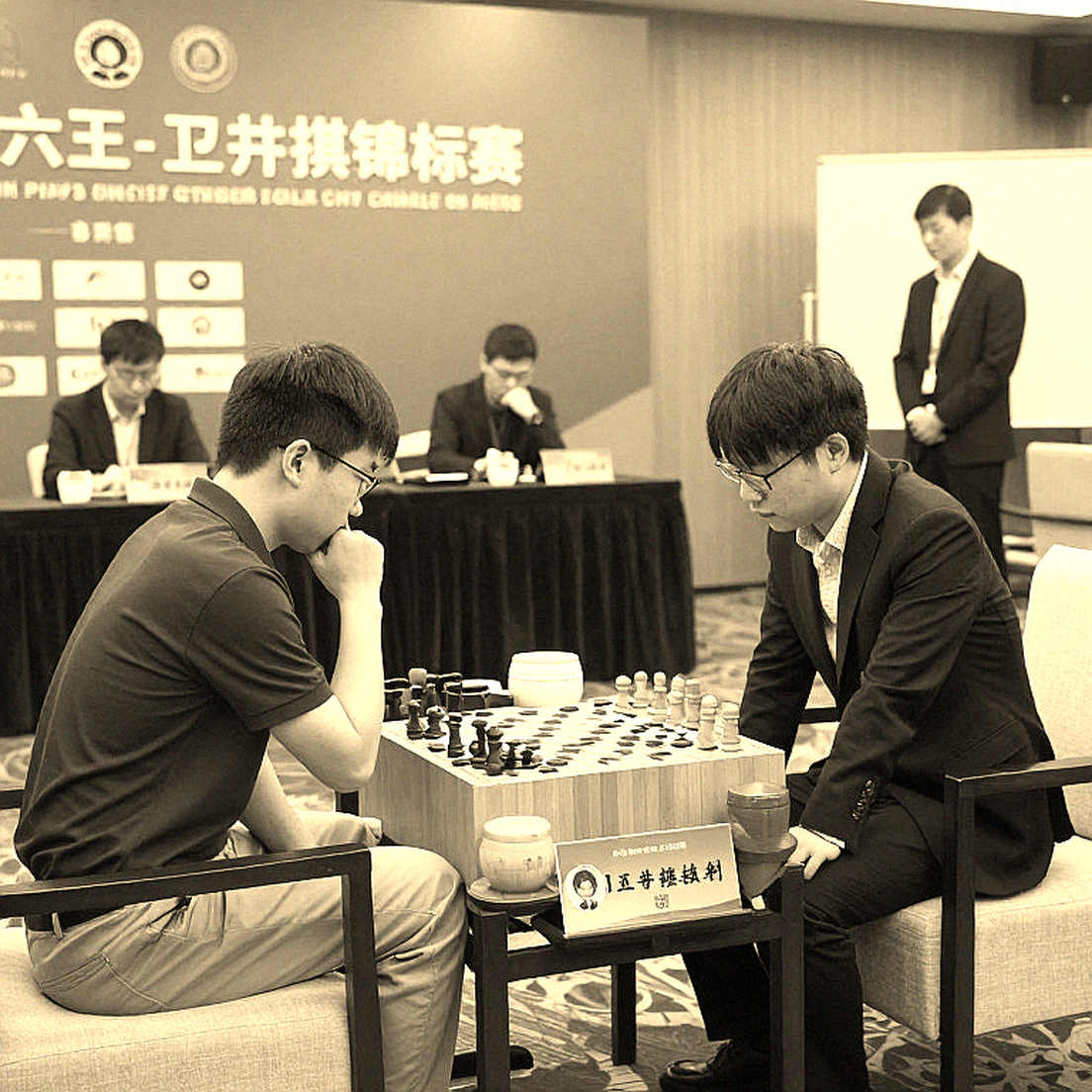 FIDE bỏ phiếu ngày 26 tháng 9: lời hứa đưa Carlsen trở lại đứng cạnh bài toán quản trị