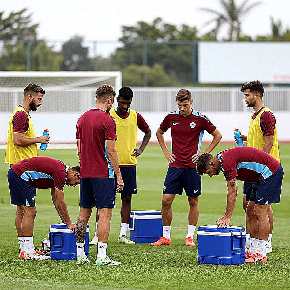 Carles Cuadrat gọi Việt Nam là ứng viên vô địch ASEAN Cup 2026: bài toán lịch FIFA phía sau một câu nói
